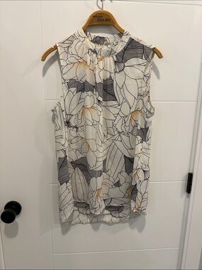 DR2 Sleeveless Floral Print Mock Neck Top - White/Black with Gold Accents